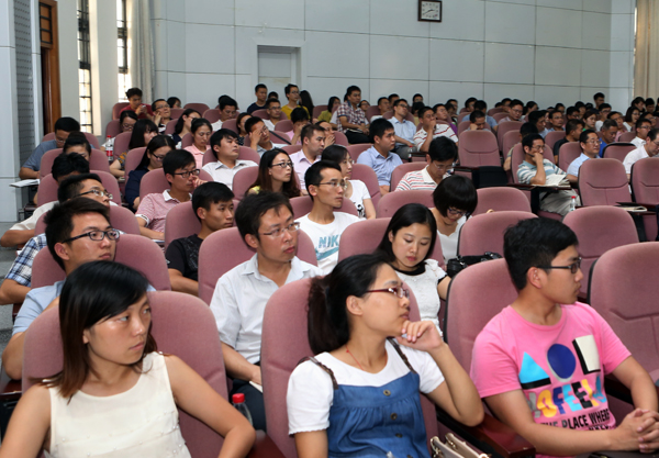 学校举行纪念思想政治教育学科设立30周年专题报告会